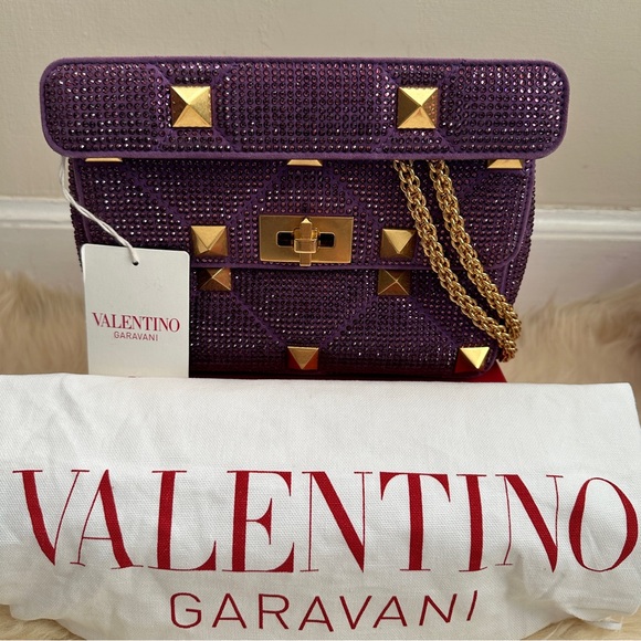 🎀SOLD🎀NWT💯% Auth Valentino Garavani Roman Stud Crystal Leather Bag - Picture 3 of 10